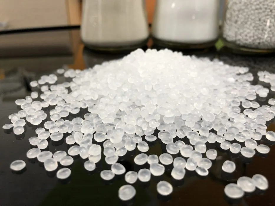 Dạng hạt nguyên sinh để ép phun, ép đùn hoặc tạo khuôn sản phẩm.